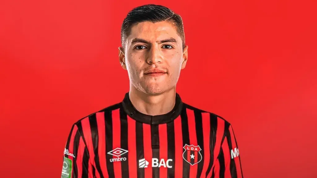 Ronaldo Cisneros podría ser nuevo jugador de Alajuelense.