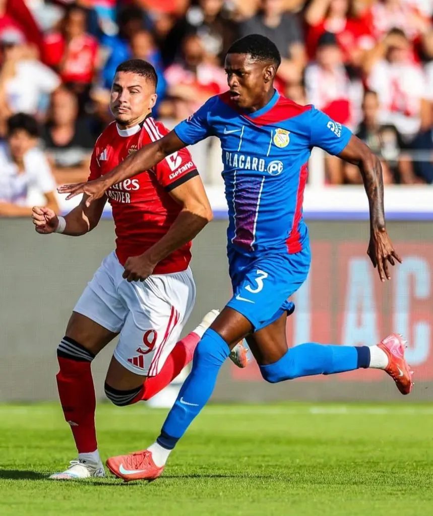 Julián Martínez marcó de gran manera al delantero Franjo Ivanović. (Foto: Getty Images)