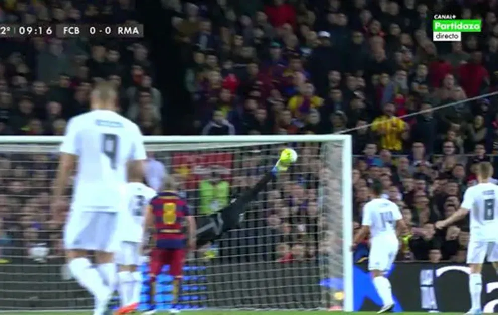La fantástica volada de Keylor para evitar el gol de Messi.