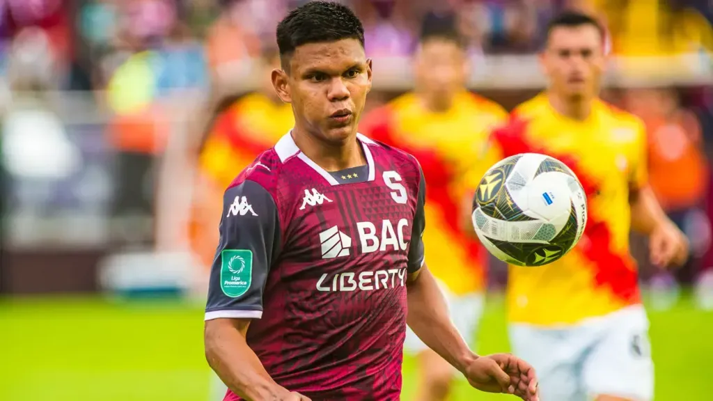 Alberth Barahona sería limpiado por Vladimir Quesada. (Foto: Saprissa)
