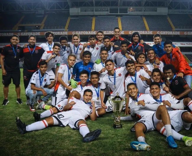 Sergi Runge llevó a la gloria a la U-17 manuda (LDA).