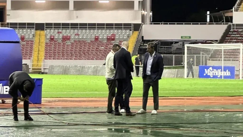 Osael Maroto estuvo reunido tras el empate ante Haití. (Foto: TD Más)