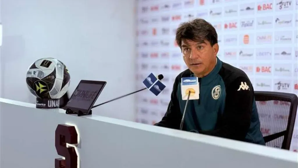 Vladimir Quesada habló en conferencia de prensa. (Foto: La Nación)