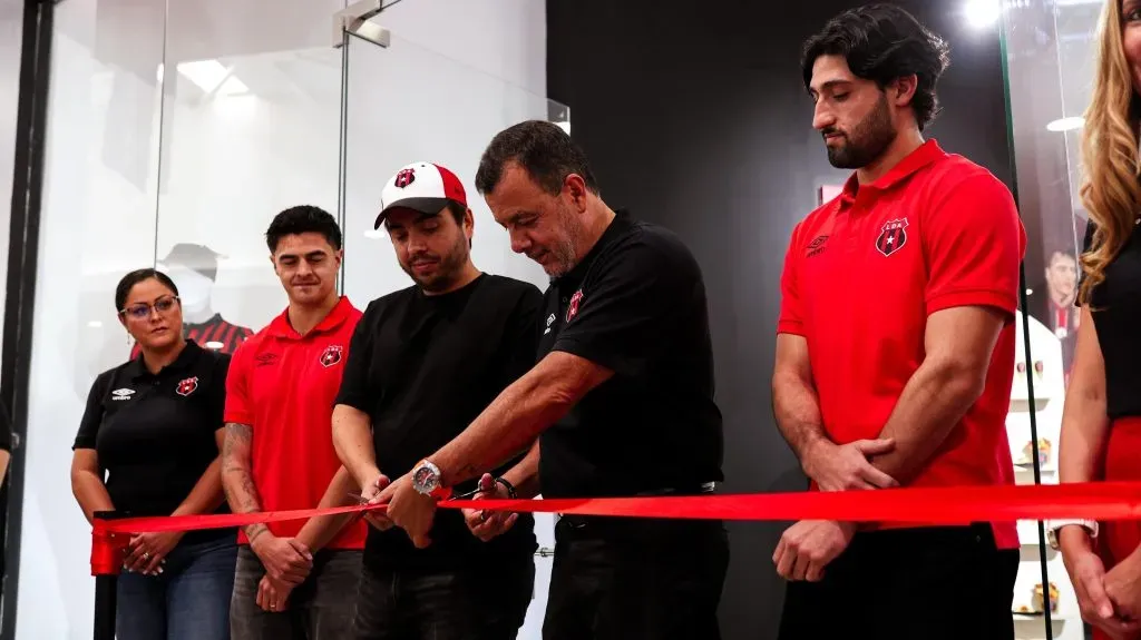 La inauguración de la nueva Tienda La Liga fue un éxito (LDA).