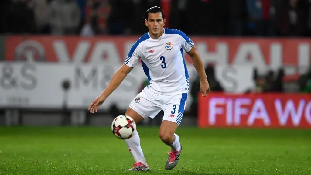 Jan Vargas en acción durante el fogueo que Panamá empató 1-1 con Gales en el Cardiff City Stadium. (Foto: Getty)
