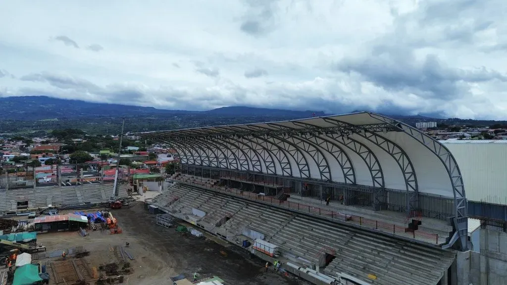 Hace unas semanas, se completó el techado del sector este.