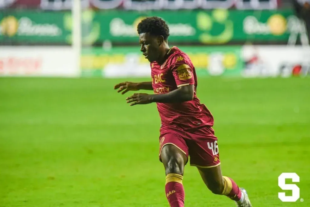 Akheem Wilson en su debut ante Liberia. (Foto: Prensa Saprissa)