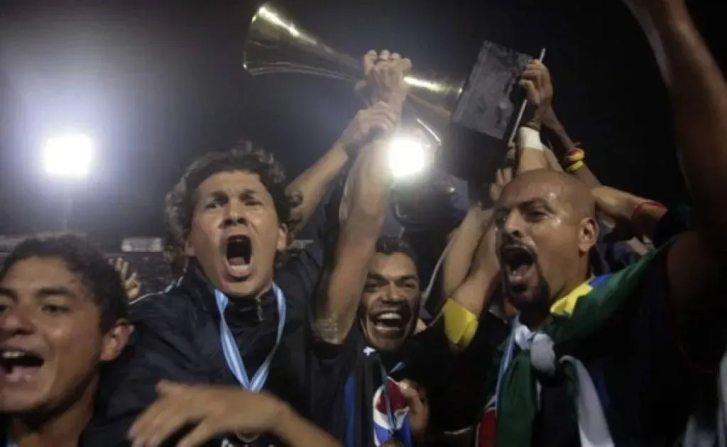 Motagua solo ha vencido a clubes de Costa Rica en dos ocasiones, una fue en 2007 para levantar su único título internacional.