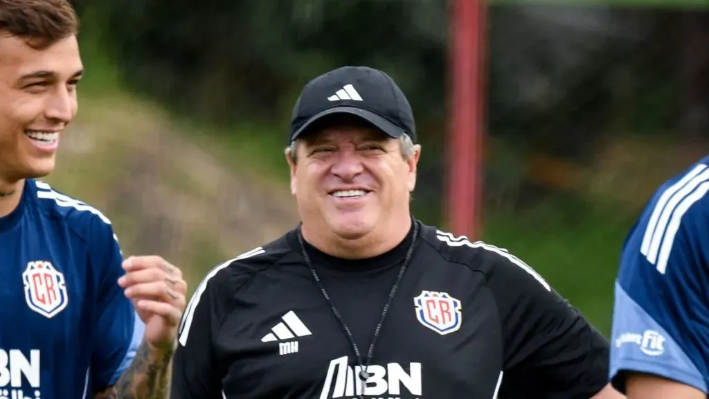 Piojo Herrera recibe una importante noticia. (Getty Images)