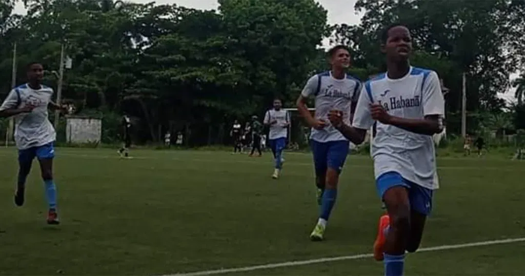 Jade Quiñones es el goleador más joven del campeonato cubano (La Habana FC).