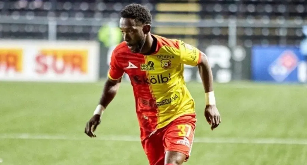 Fuller pasó por un momento complicado en Herediano (CS Herediano).