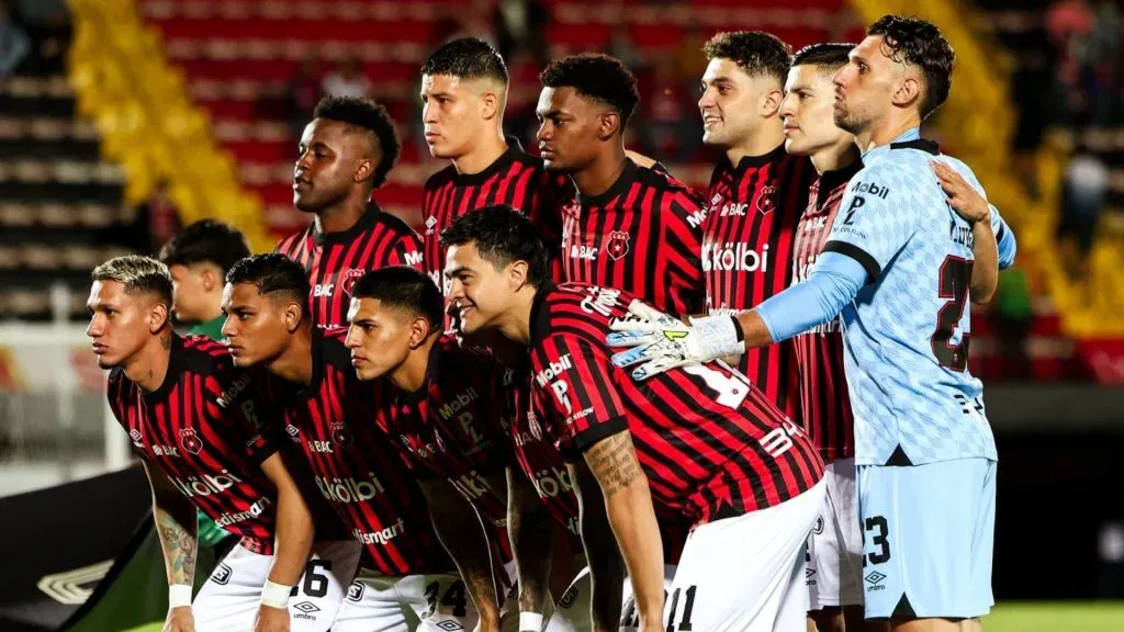 Alajuelense tuvo un escándalo previo. (Foto: LDA)
