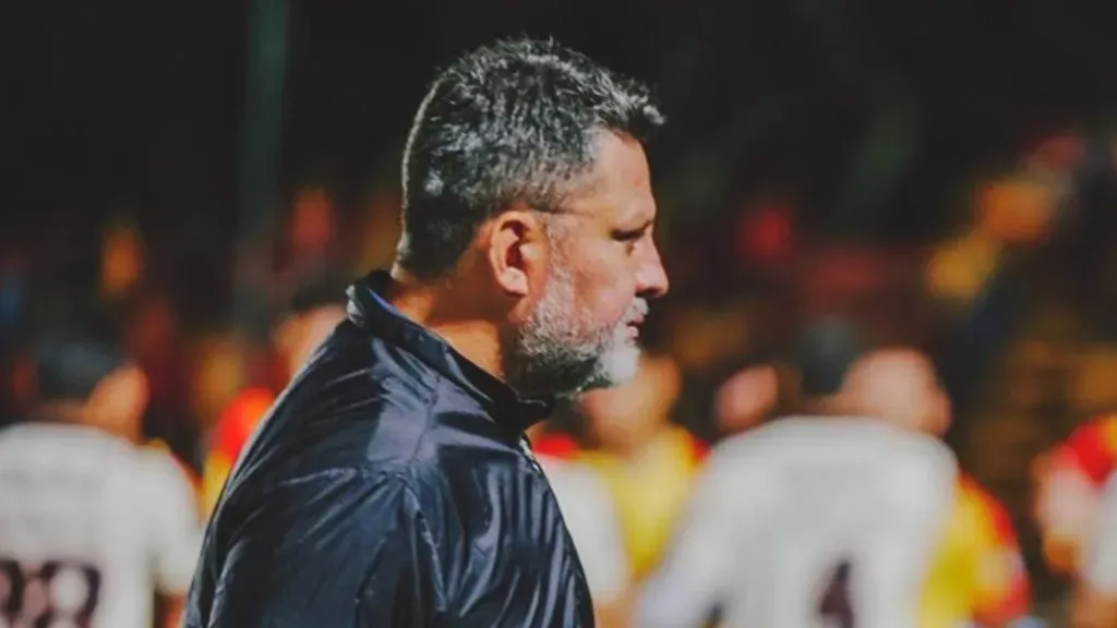 Jafet Soto quedó muy molesto con sus jugadores. (UNAFUT)