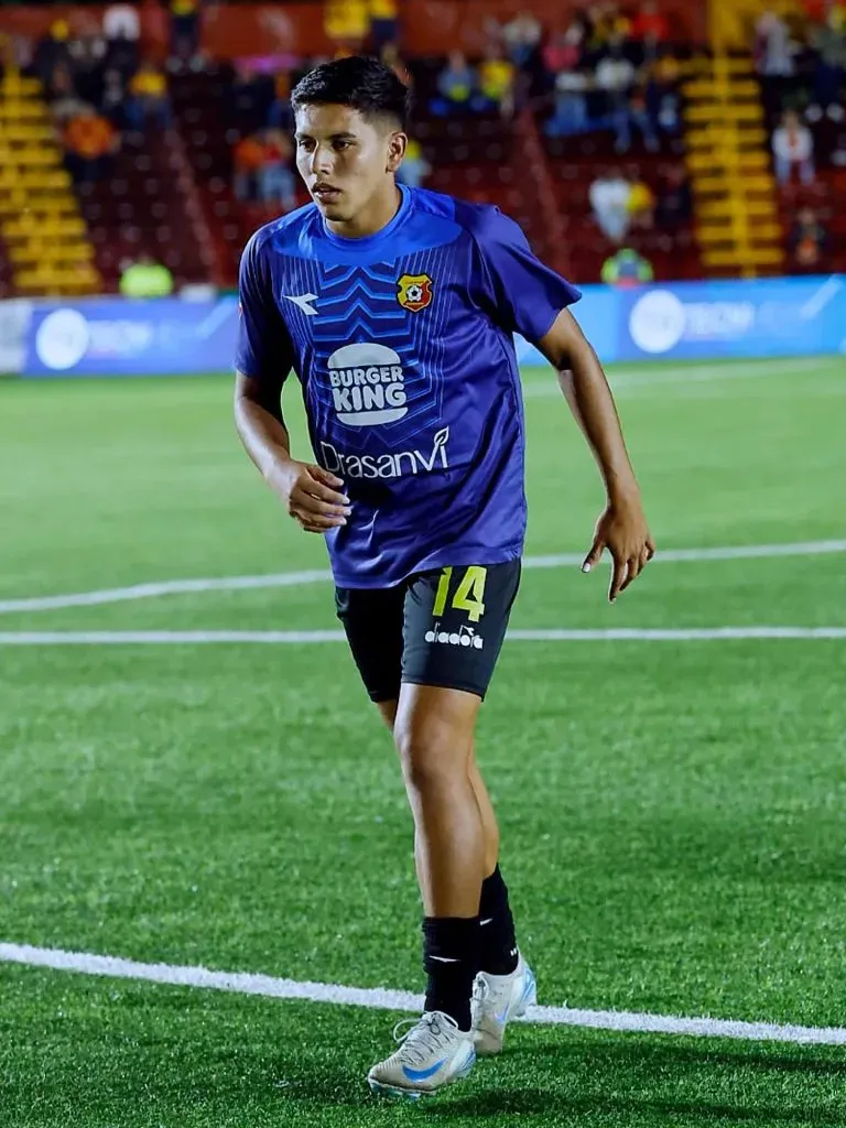 Alejandro Martínez debutó como florense (CS Herediano).