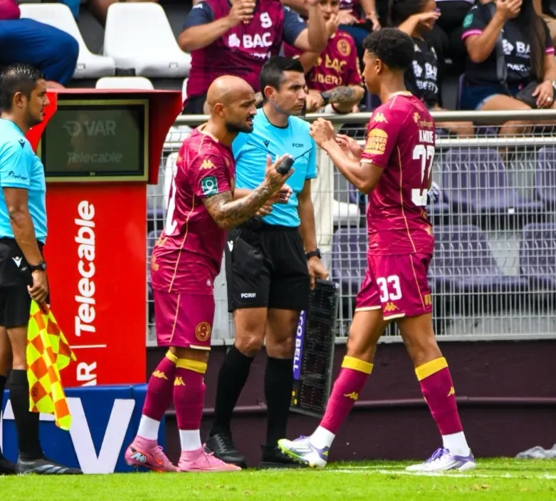 El momento que quedará grabado en la memotia colectiva de los morados (Saprissa).
