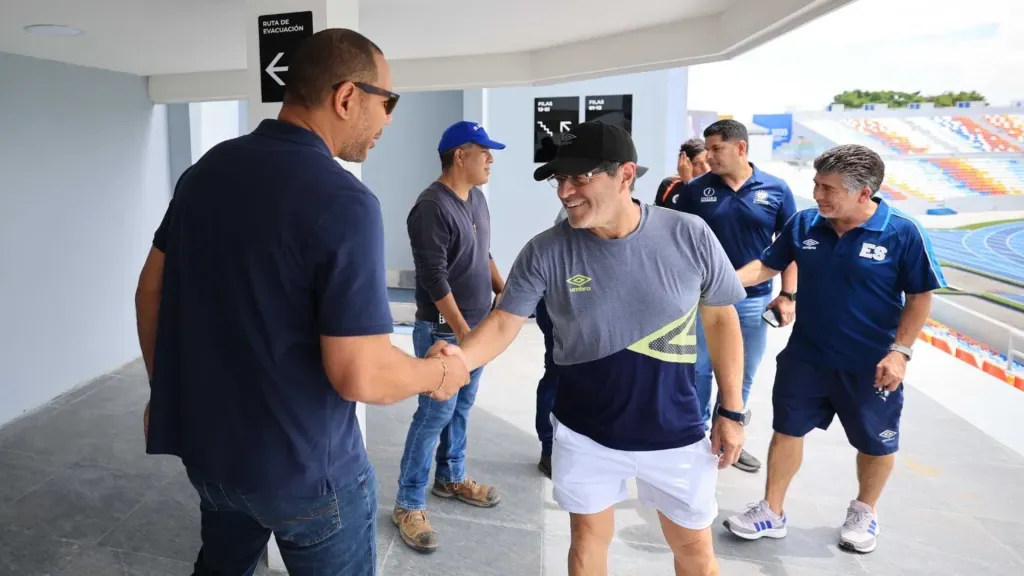 Hugo Pérez y Mauricio Cienfuegos comenzarán a trabajar con la FESFUT el 1 de noviembre. (Foto: INDES)