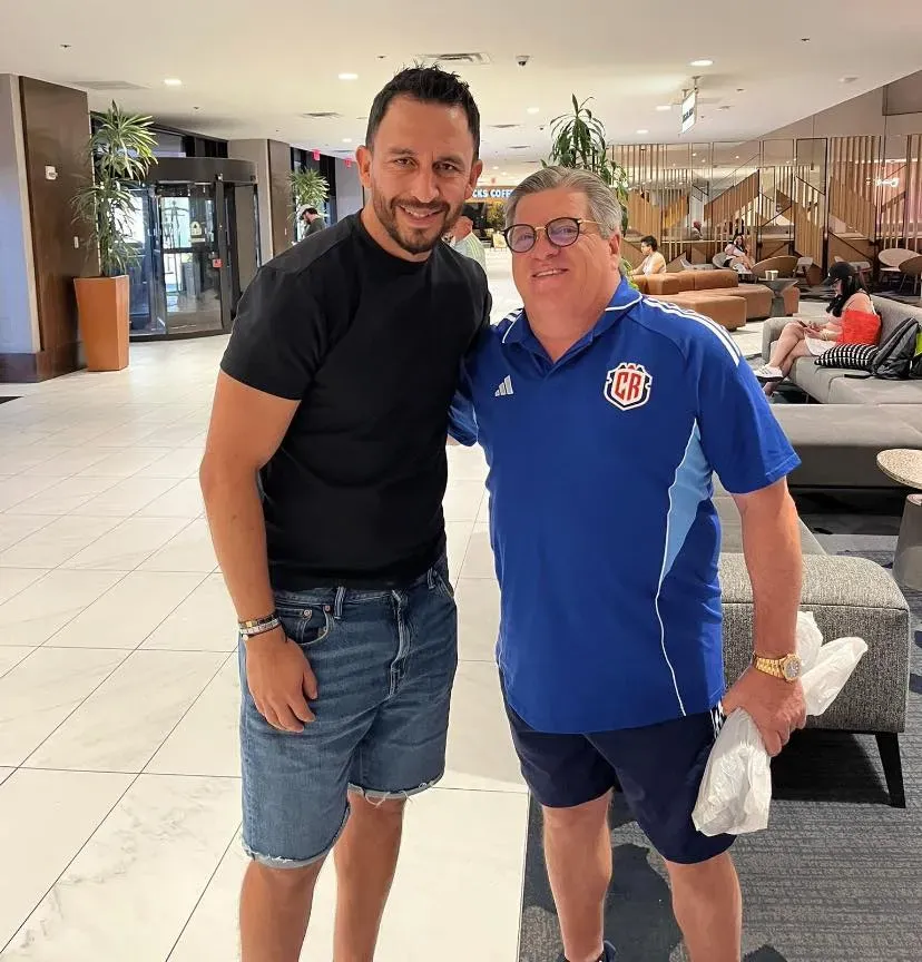 Por su labor en la Fedefútbol, Randall Azofeifa está cada vez más cerca de Miguel Herrera. (Foto: Facebook)