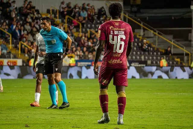 Akheem Wilson no suma minutos en Saprissa (Instagram).