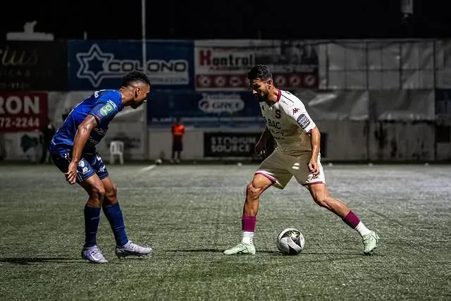 Deyver Vega siente culpa por no poder aportar a su equipo (Saprissa).
