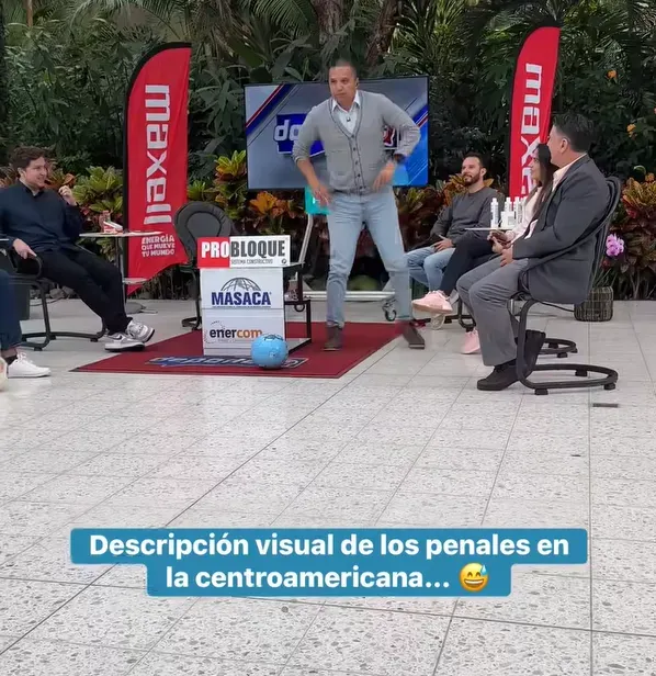 Erick Lonnis causó revuelo en las redes sociales (Facebook).