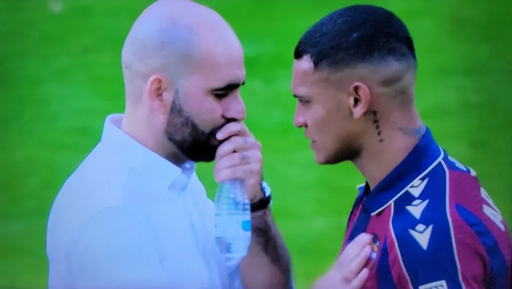 Giráldez fue a hablar con Arriaga al finalizar el partido. Seguro que le dijo que en Junio lo quiere en Vigo.