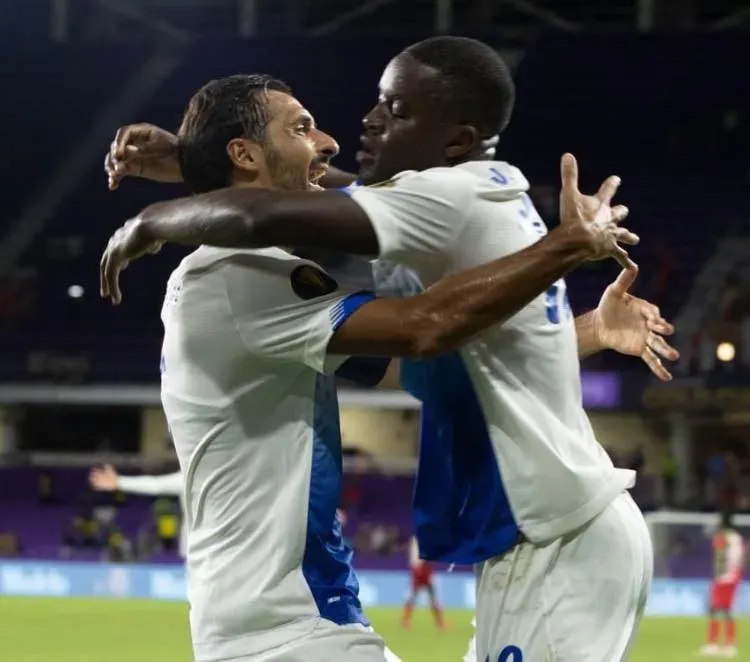 ¿Celso y Campbell no pueden jugar juntos en La Sele? (Facebook).