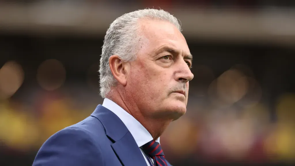 Gustavo Alfaro como DT de Costa Rica.