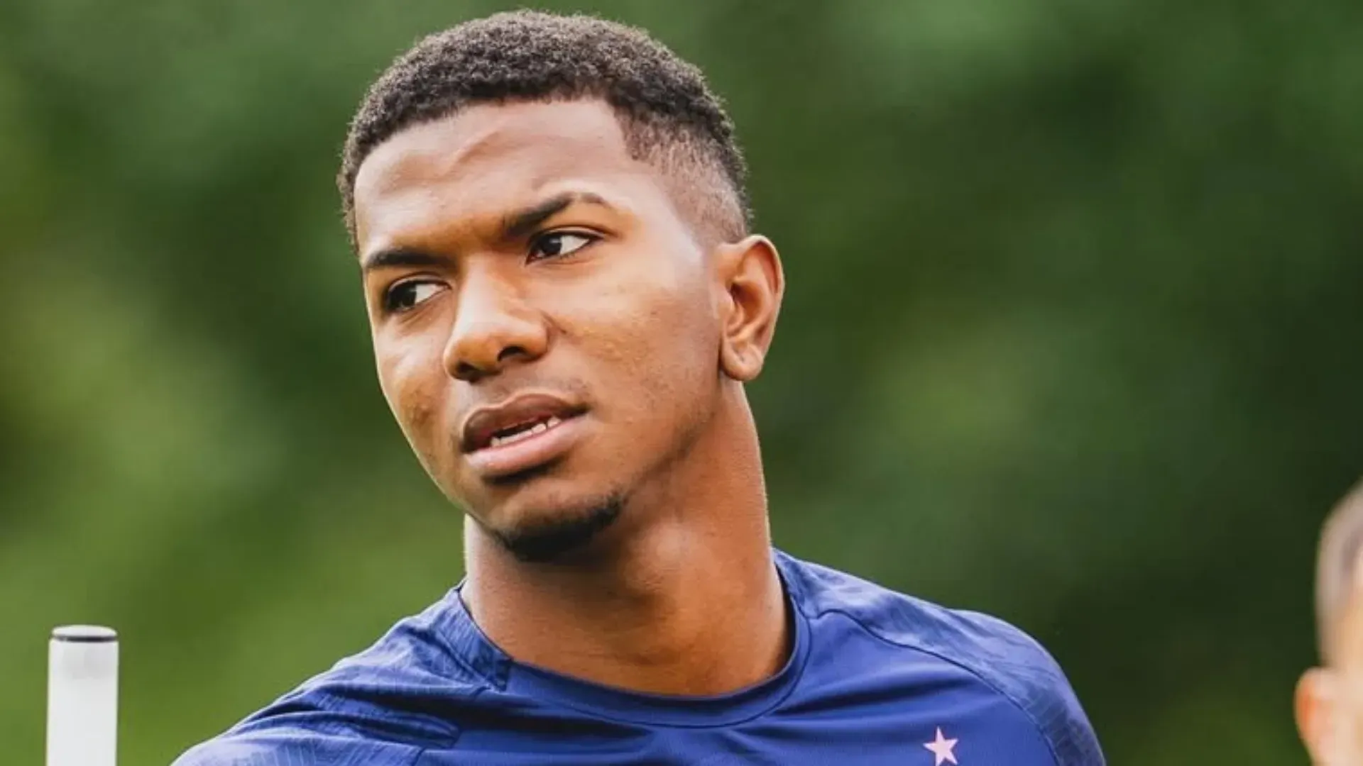 Jeyland Mitchell recibió un espaldarazo del Feyenoord.