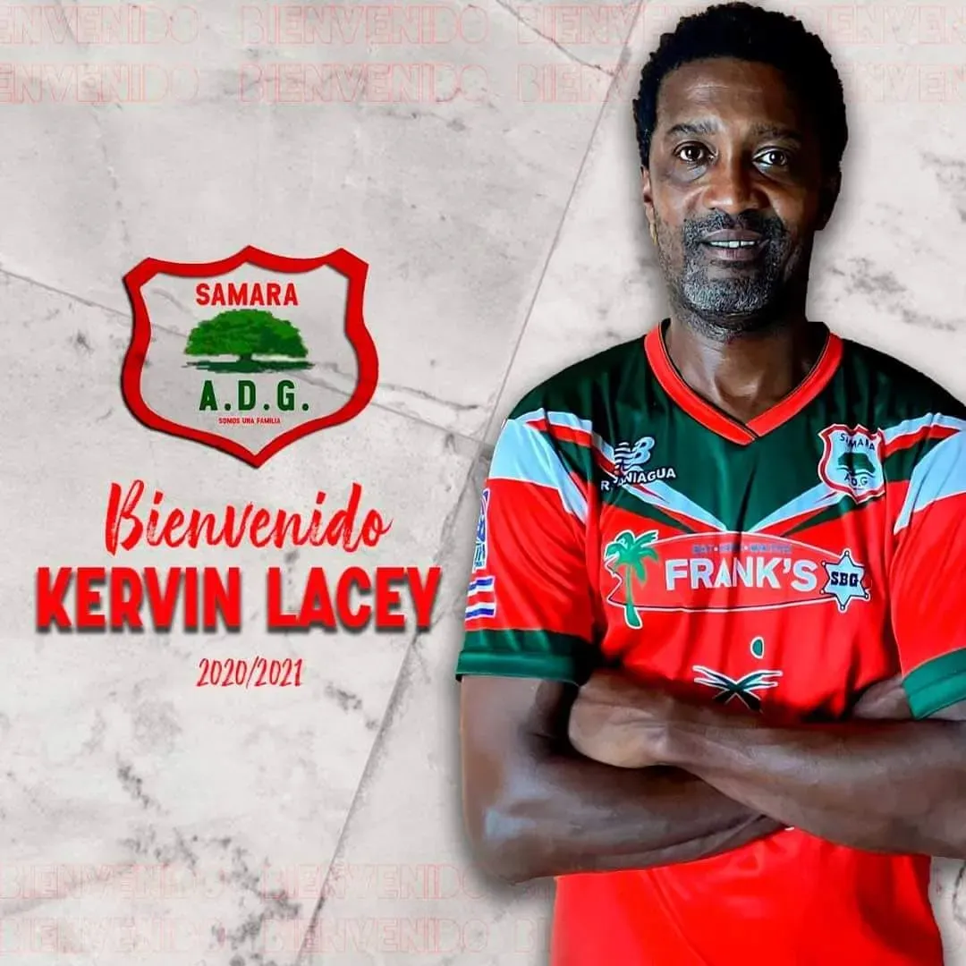 Kervin Lacey cambió el césped por la arena (Facebook).