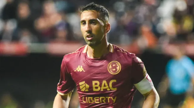 Mariano Torres definió su futuro. (Foto: Saprissa)