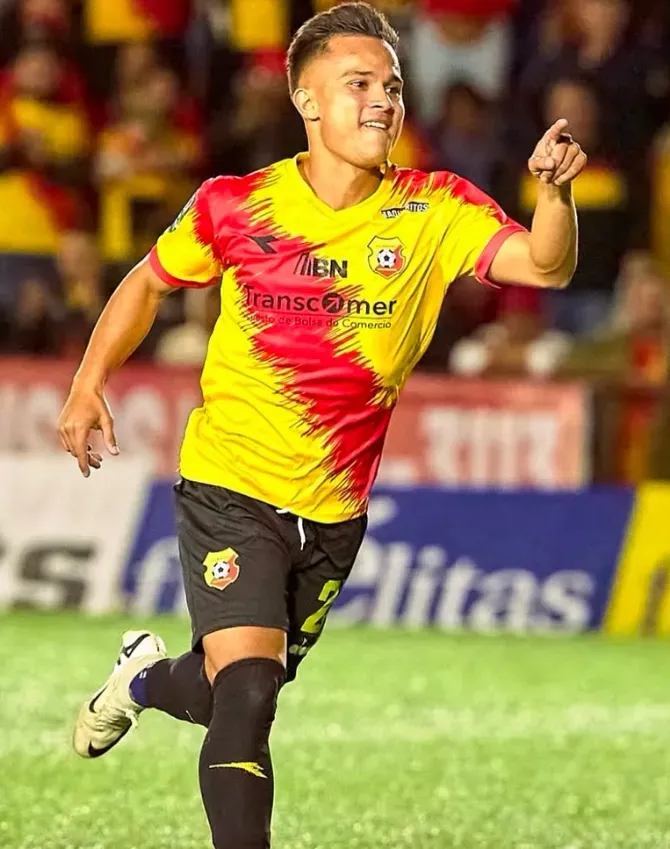 Axel Amador no seguirá en Herediano (CS Herediano).