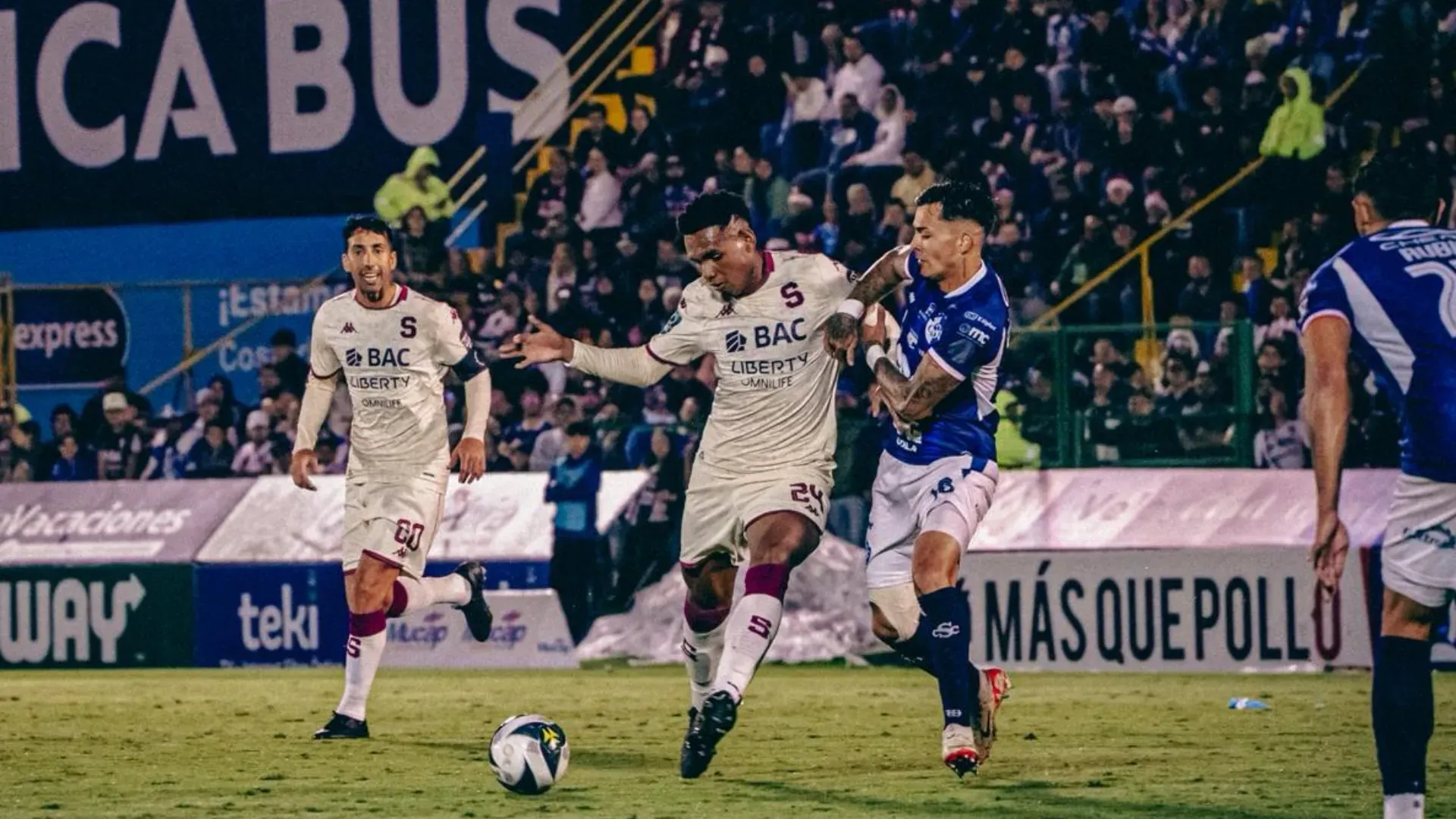Con el gol en contra de Jesús Rubio y otro de Kendall Waston, Saprissa le ganó 2-1 a Cartaginés en la ida. (Foto: Saprissa)