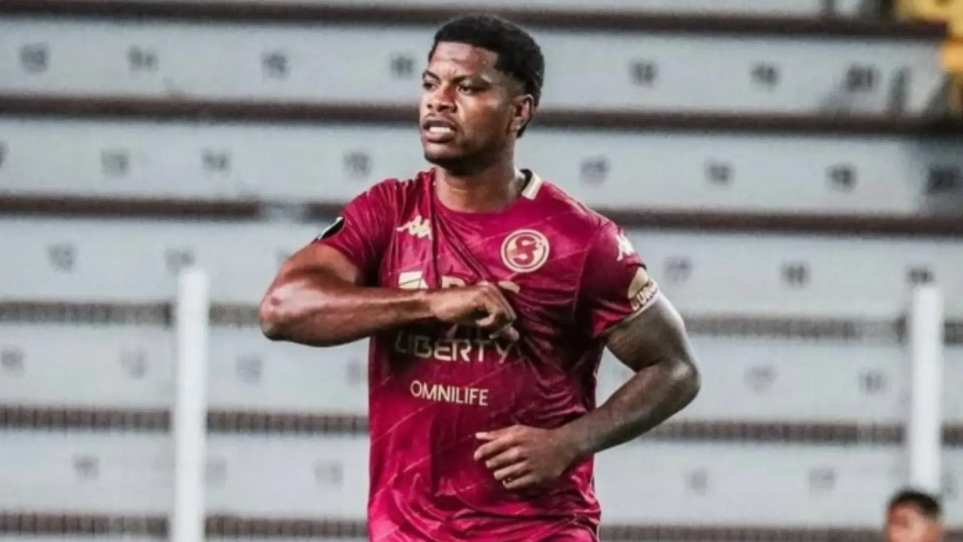 Newton Williams tuvo un trágico debut como morado (Saprissa).