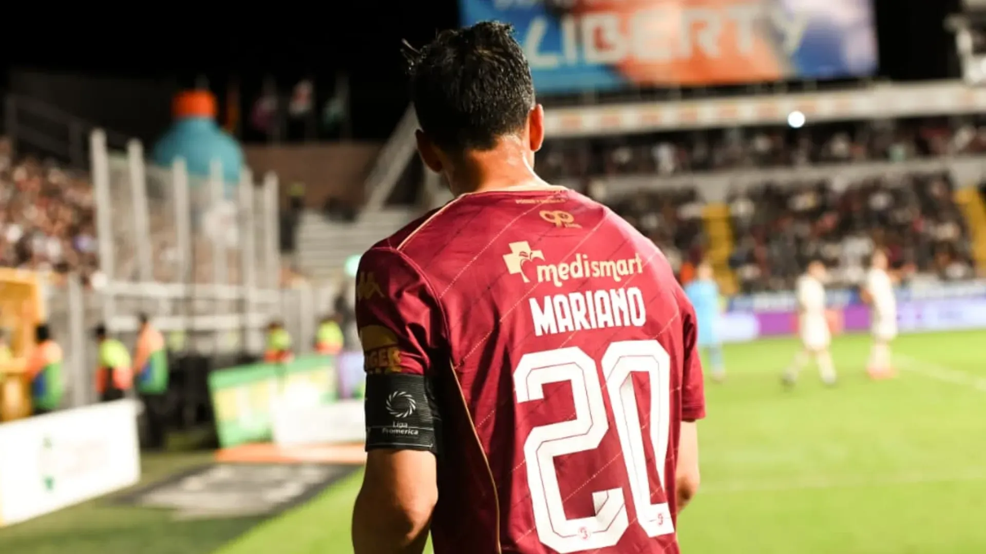 Mariano Torres estaba molesto con la forma de juego de Saprissa. (Foto: Saprissa)