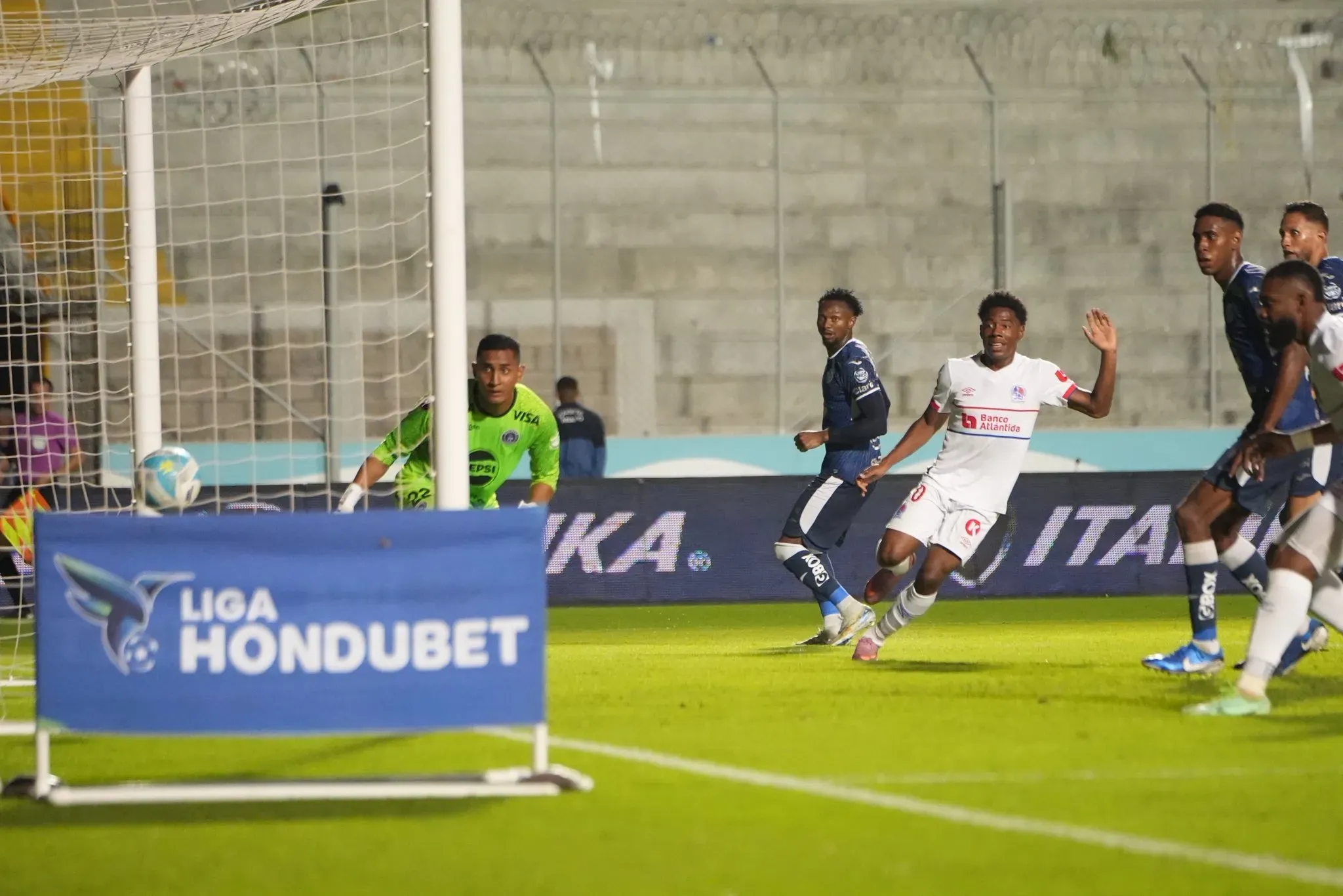 Dereck Moncada anotó en la victoria de Olimpia ante Motagua.