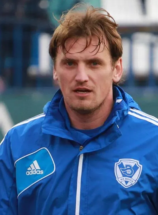 Dmitri Bulykin crucificó a Manfred Ugalde (Wikipedia).