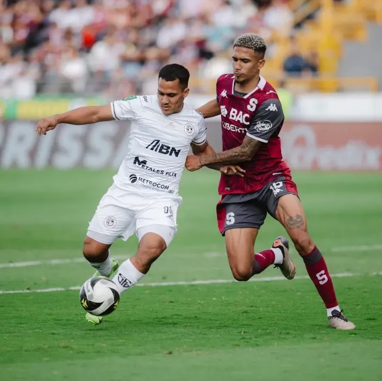 Harry Rojas pasó de Sporting FC a San Carlos, y luego se quedó sin equipo (Instagram):
