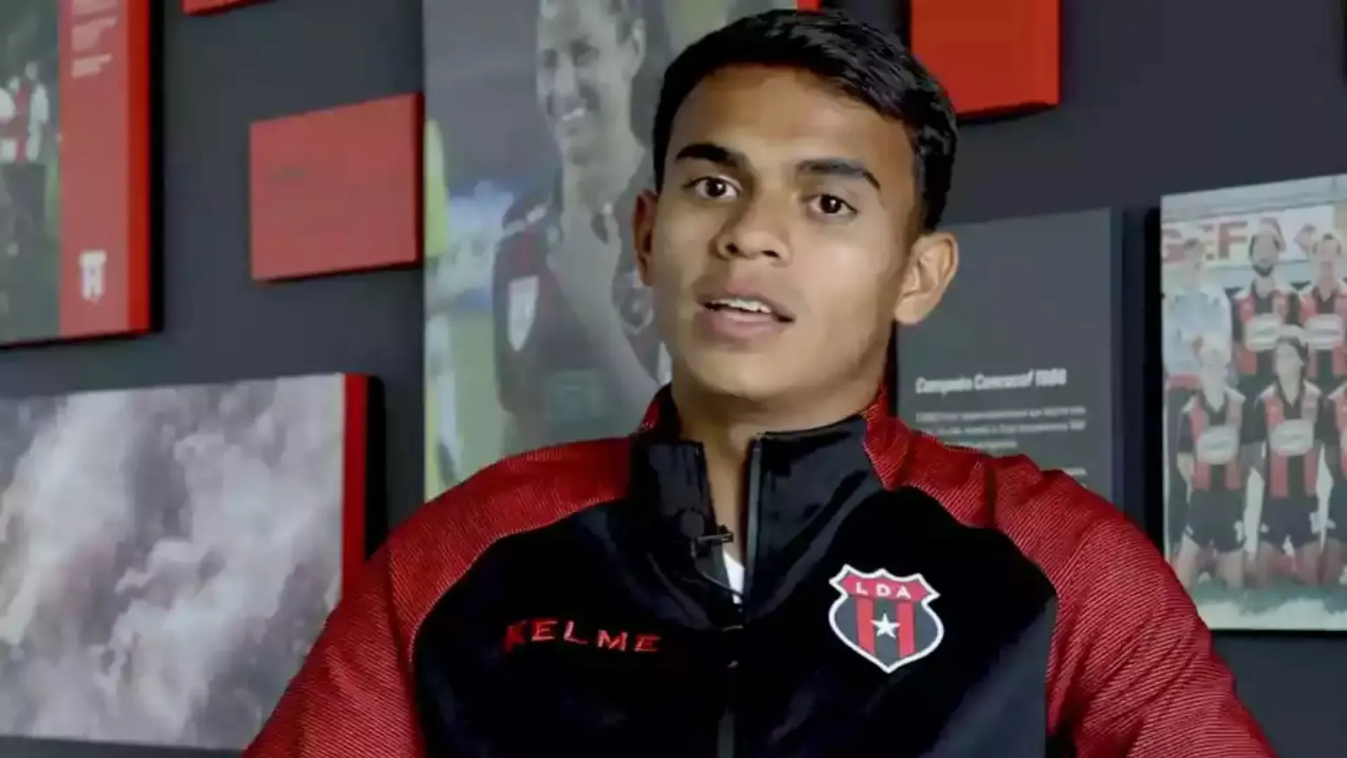 Aarón Suárez sorprendió con su mensaje. (Foto: Alajuelense)