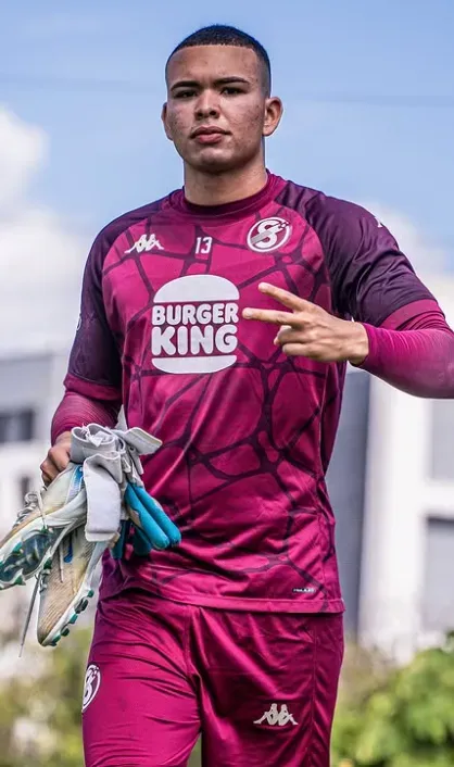 Isaac Alfaro se encuentra ante la oportunidad de demostrar en el primer equipo morado (Instagram).