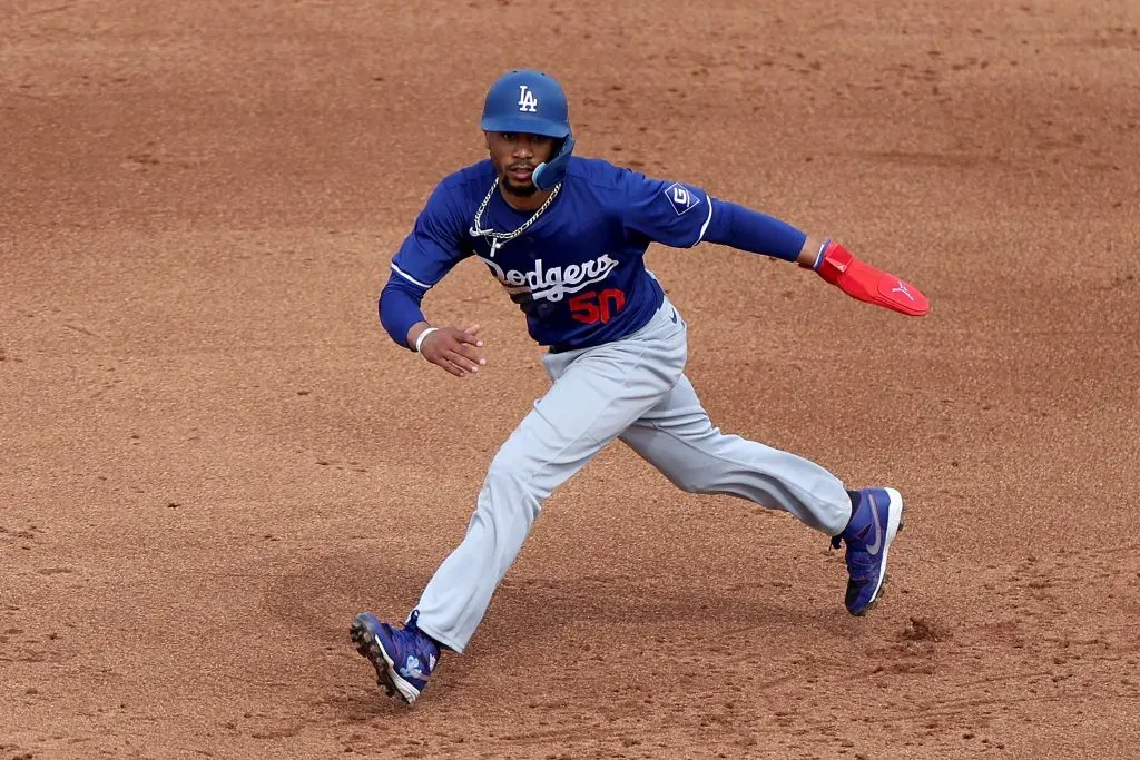 Mookie Betts lidera a los Dodgers en hits (7) hasta el momento en el Spring Training 2024 (Getty Images)