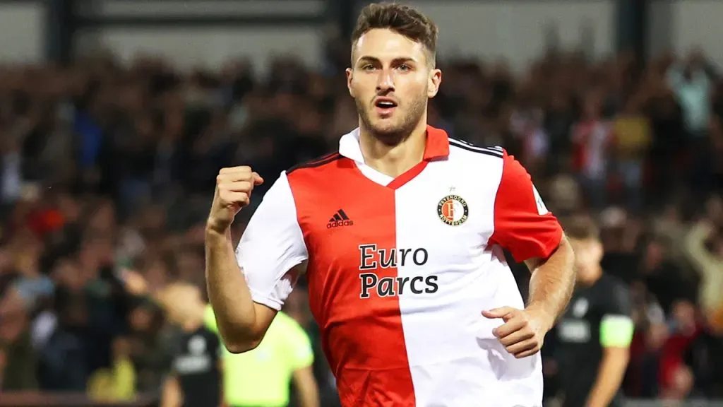 Santiago Giménez sigue consejo de Chicharito – Getty Images.