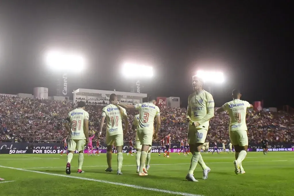 San Luis Potosí, San Luis Potosí, 10 de mayo de 2023. Jugadores del América  en festejo de gol, durante el partido de ida de los Cuartos de Final del torneo Clausura 2023 de la Liga BBVA MX, entre el Atlético San Luis y las Águilas del América, celebrado en el estadio Alfonso Lastras. Foto: Imago7/ Sebastian Laureano Miranda