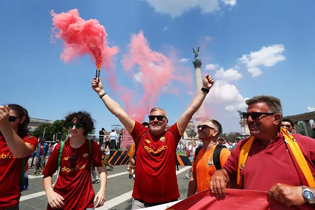 Fans del AS Roma llegaron a mostrar su apoyo en esta final (Getty)