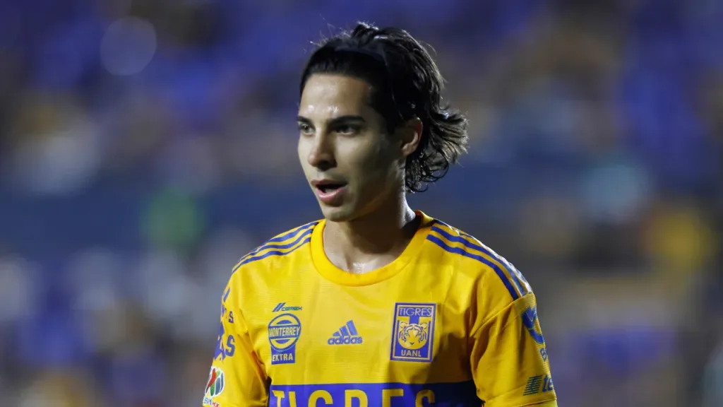 Diego Lainez por fin pudo aparecer en la Liga MX.