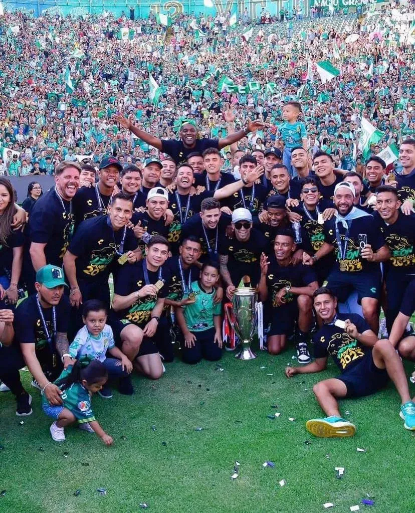 Celebración del León tras conseguir la primera Concachampions en su historia (Club León)
