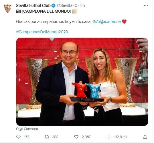 Jugadores del Sevilla muestran su apoyo a Jenni Hermoso. Foto:Gettyimages