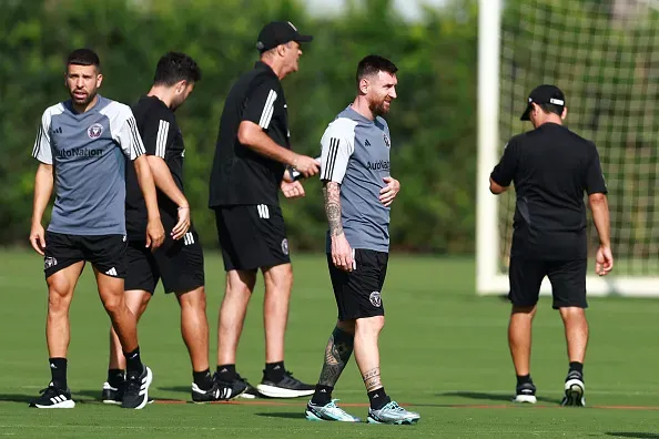 Lionel Messi #10 del Inter Miami durante el entrenamiento. Getty Images