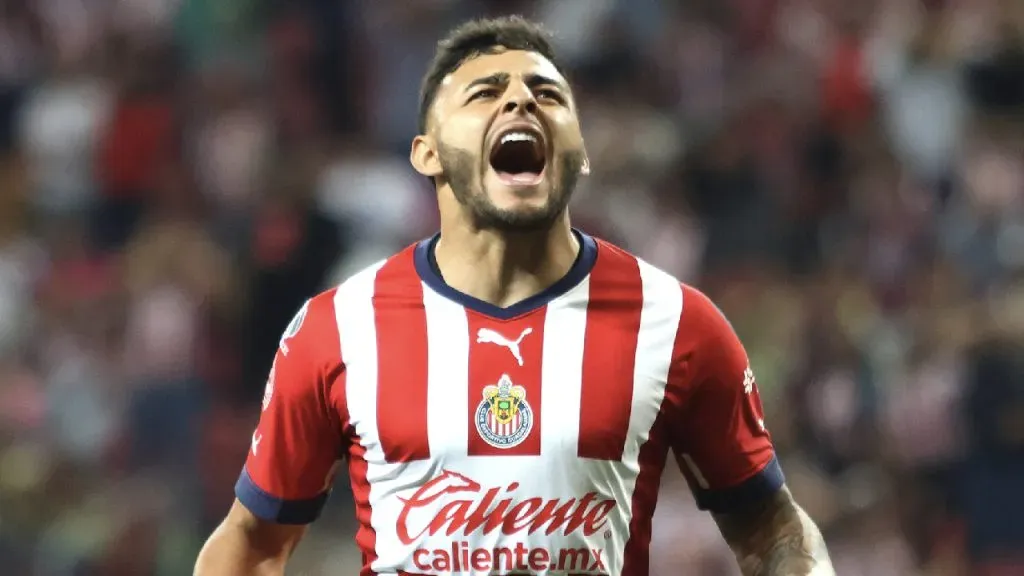 Alexis Vega fue separado del equipo de Chivas por indisciplina de manera indefinida