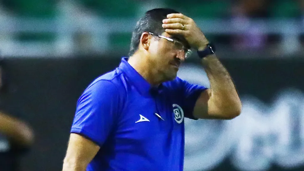 Joaquín Moreno, DT de Cruz Azul lastima a La Máquina - Getty Images