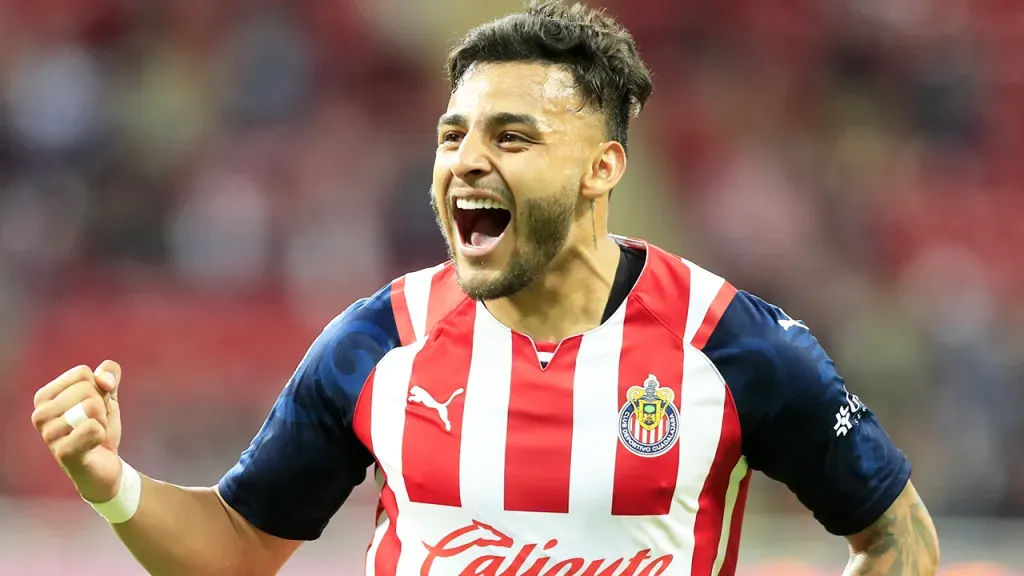 Chivas perdona a Alexis Vega y Chicote Calderón - Getty Images